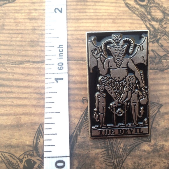 🦇 48HR SALE "The Devil" Tarot Card Enamel Pin - Picture 4 of 7